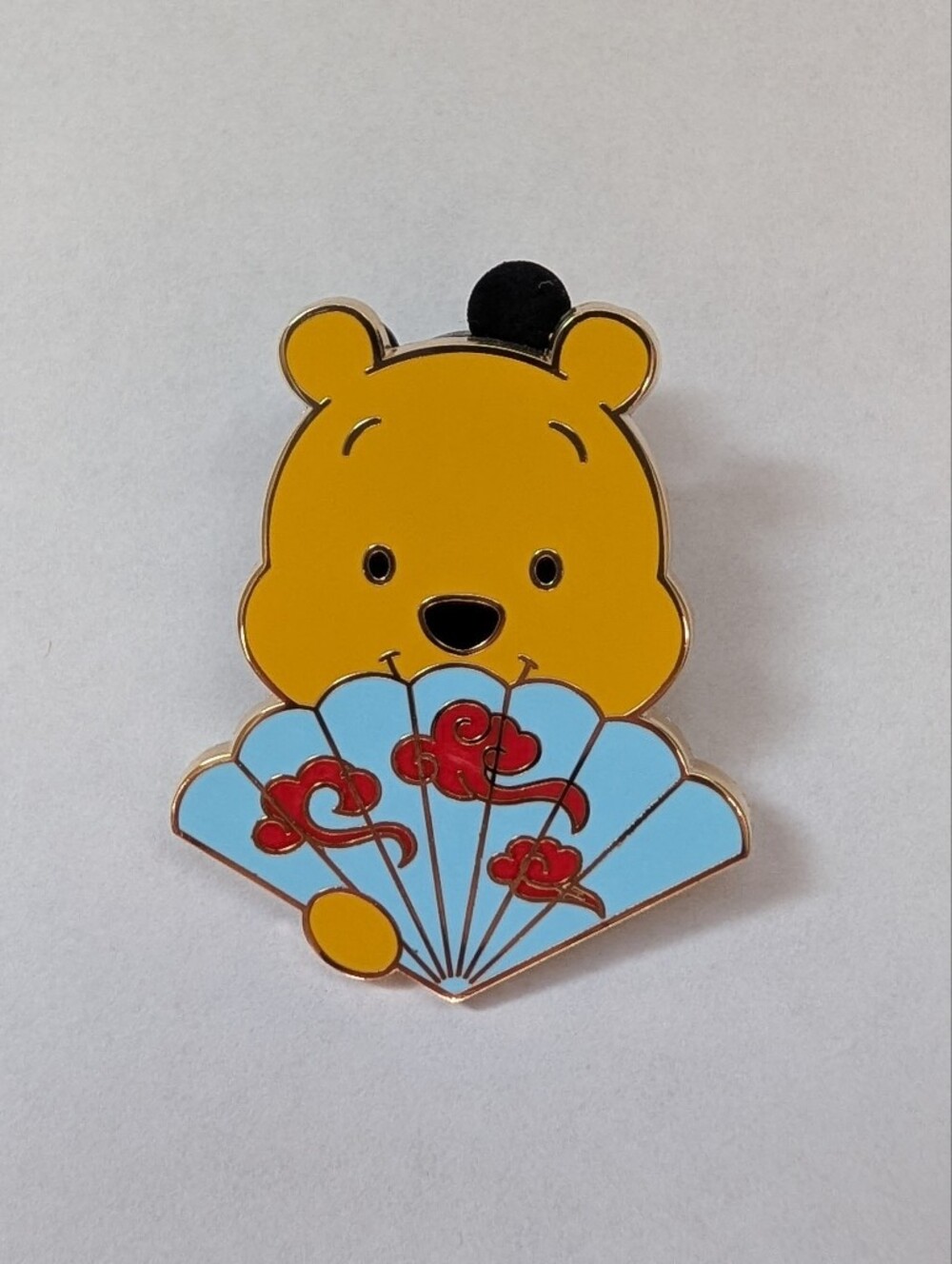 Disney Character Folding Fans Mystery Pin – Winnie the Pooh